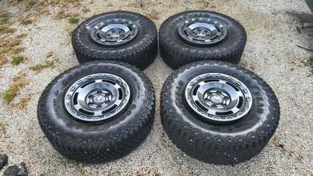 Bronco Everglades carbonized gray 17" wheels