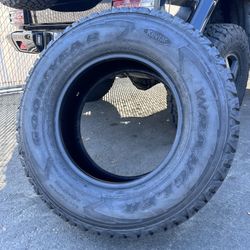 Goodyear Wrangler 275/70-18 tire
