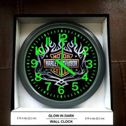 Harley Davidson Glow In The Dark Wall Clocks Fatboy Roadking Softail Sportster Road Glide Bagger 1970 Challenger