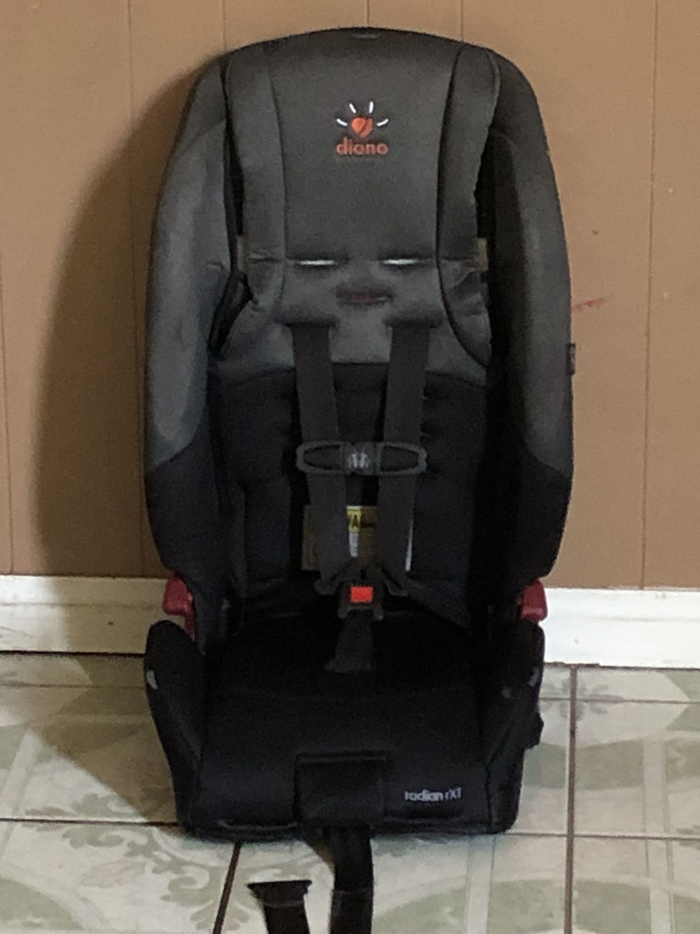 DIONO RADIANT CONVERTIBLE CAR SEAT!!!!