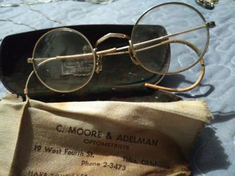 Antique eye glasses. In good shape no scratches.