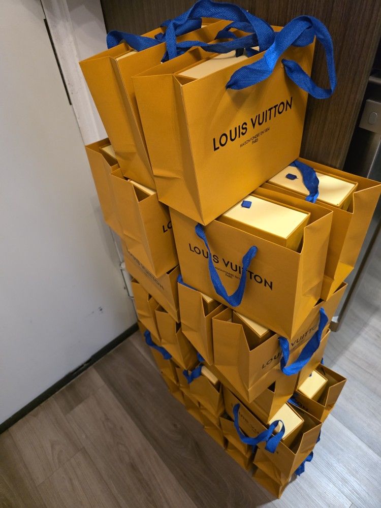 30 Pcs BELTS Wholesale $1500