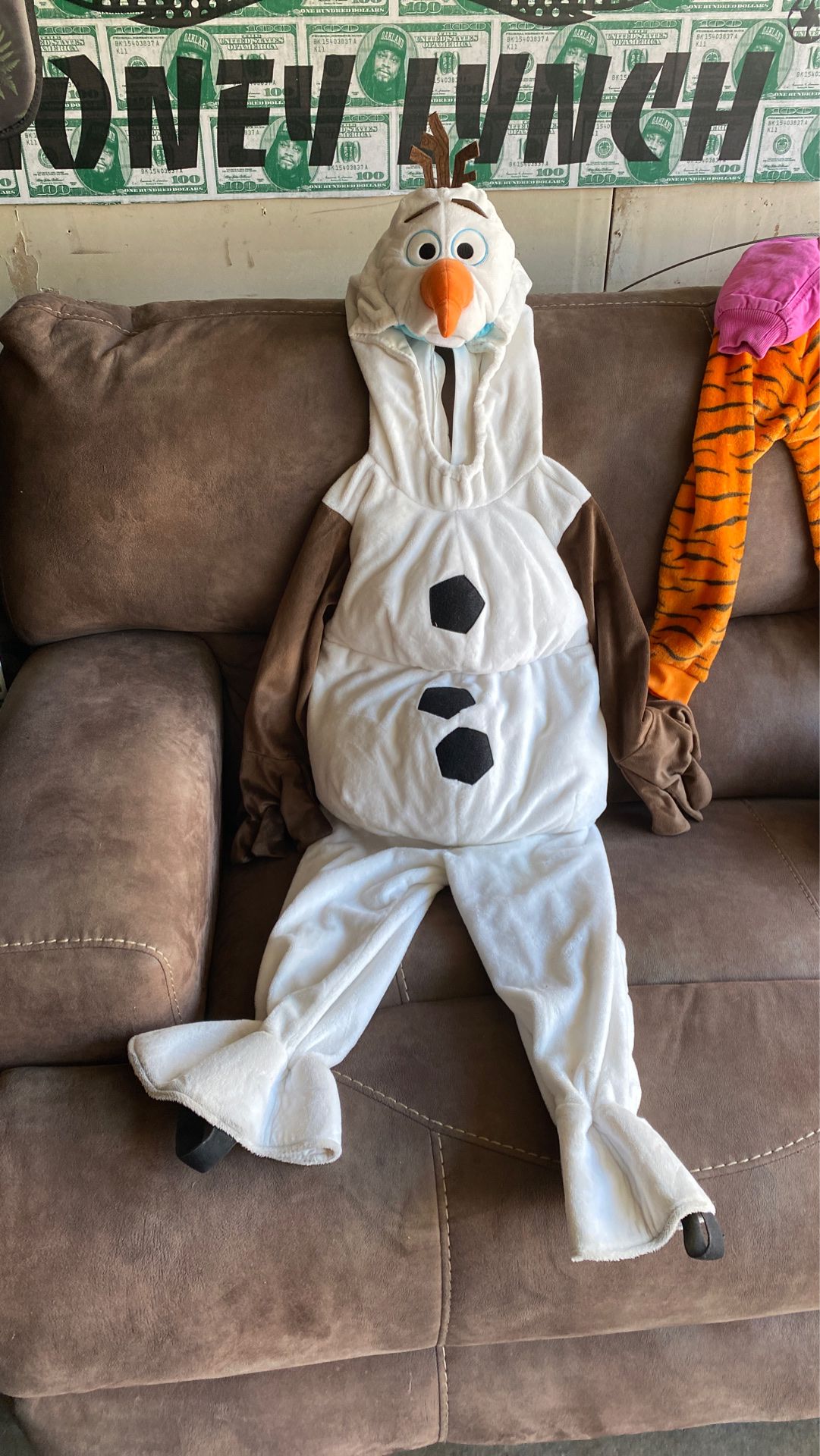 Kids size 4T Disney Olaf costume. Used once.