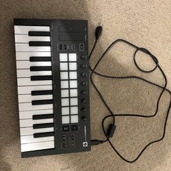Novation Launchkey Mini Mk3 Midi Controller