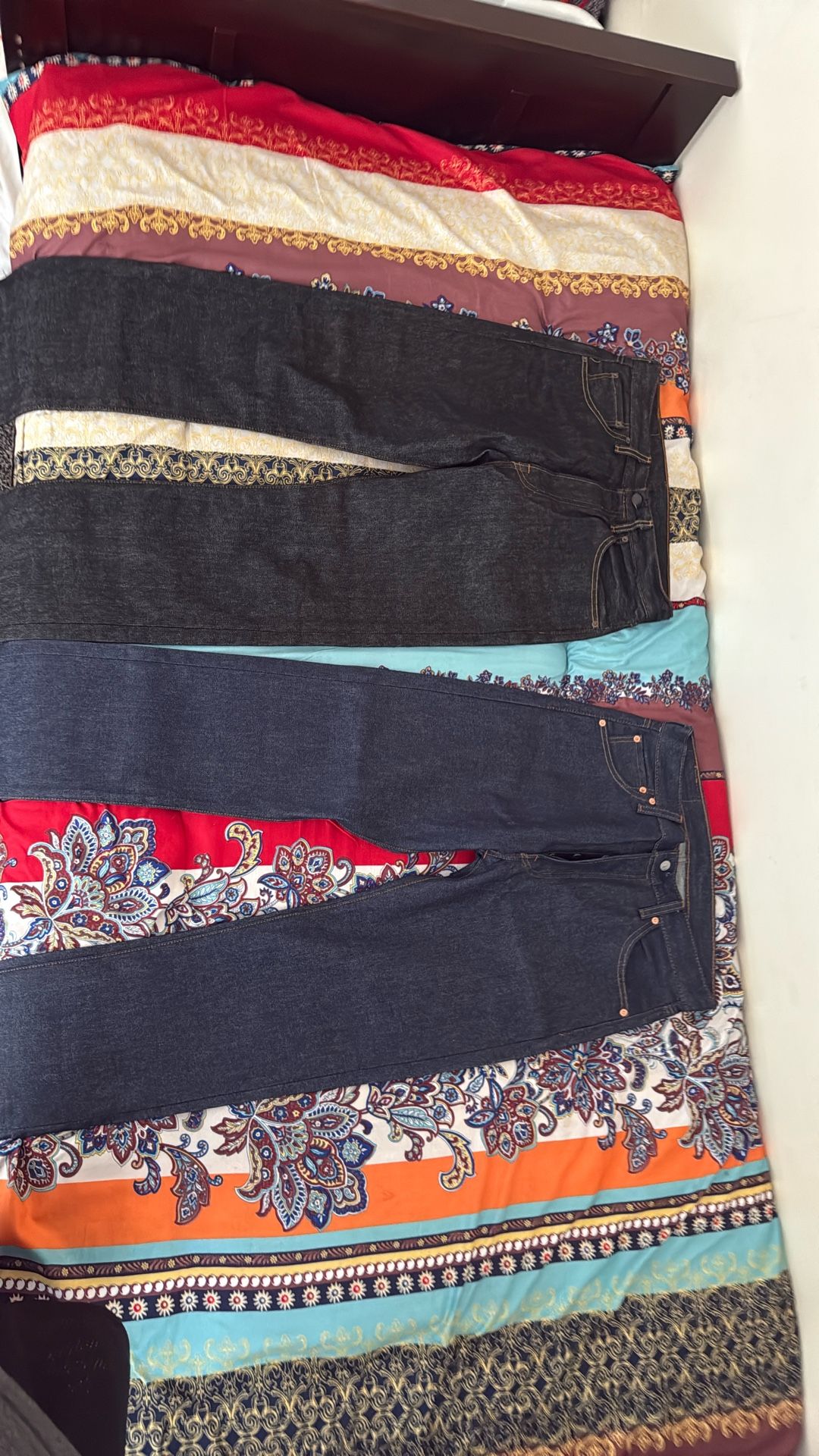 New Jeans Levi Black And Blue