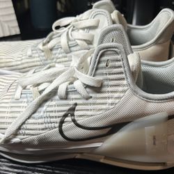 Nike LeBron Witness 6 – White/Black – Men’s Size 10 – Like New 🔥