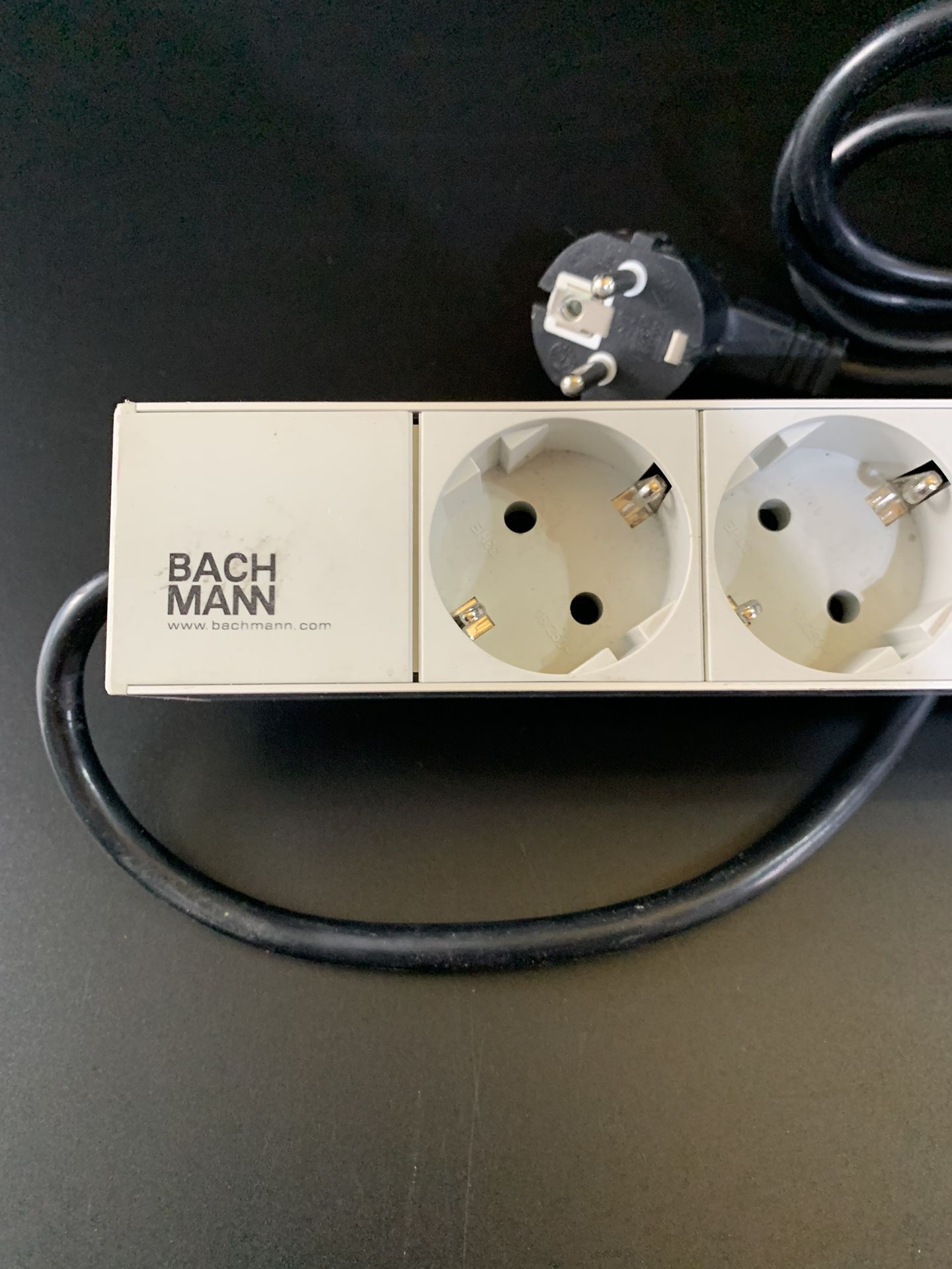 German   Bachmann 333.401 19 inch Server rack cabinet power strip 1 U PG socket Light grey  Bachmann 19 Inch Power Strip 9x Sockets 1U (333.401)  ***h