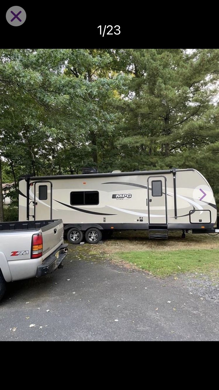 2017 MPG Ultra Lite Series Travel Trailer by Cruiser RV 