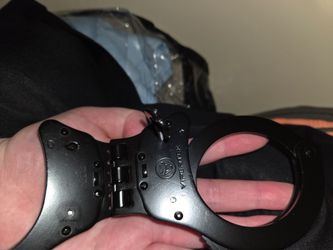 Viperteck police grade cuffs with key