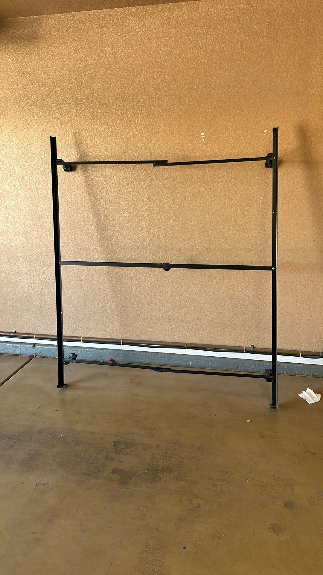 Adjusting Queen/ Full Bed Frame