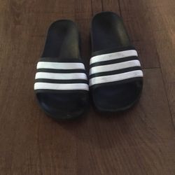 ADIDAS SLIDES