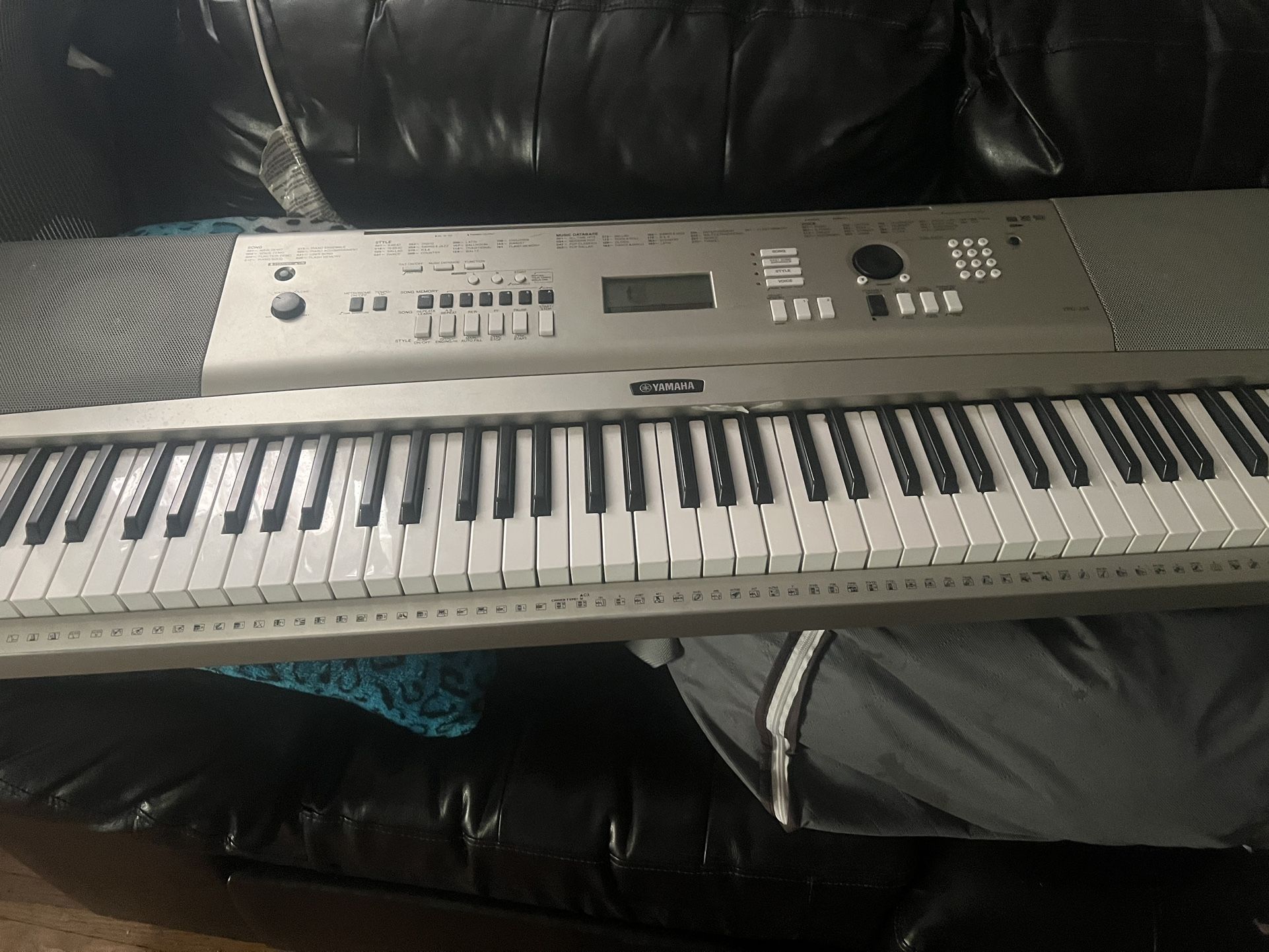 Piano Yamaha 235 YPG 235
