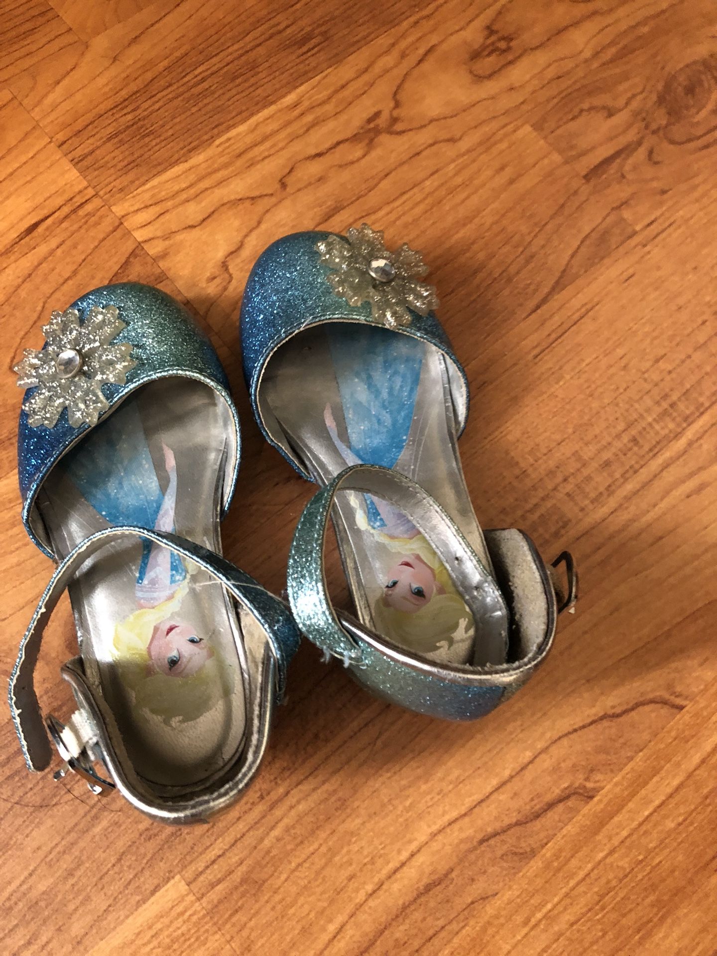 Frozen Play Shoes Size 8