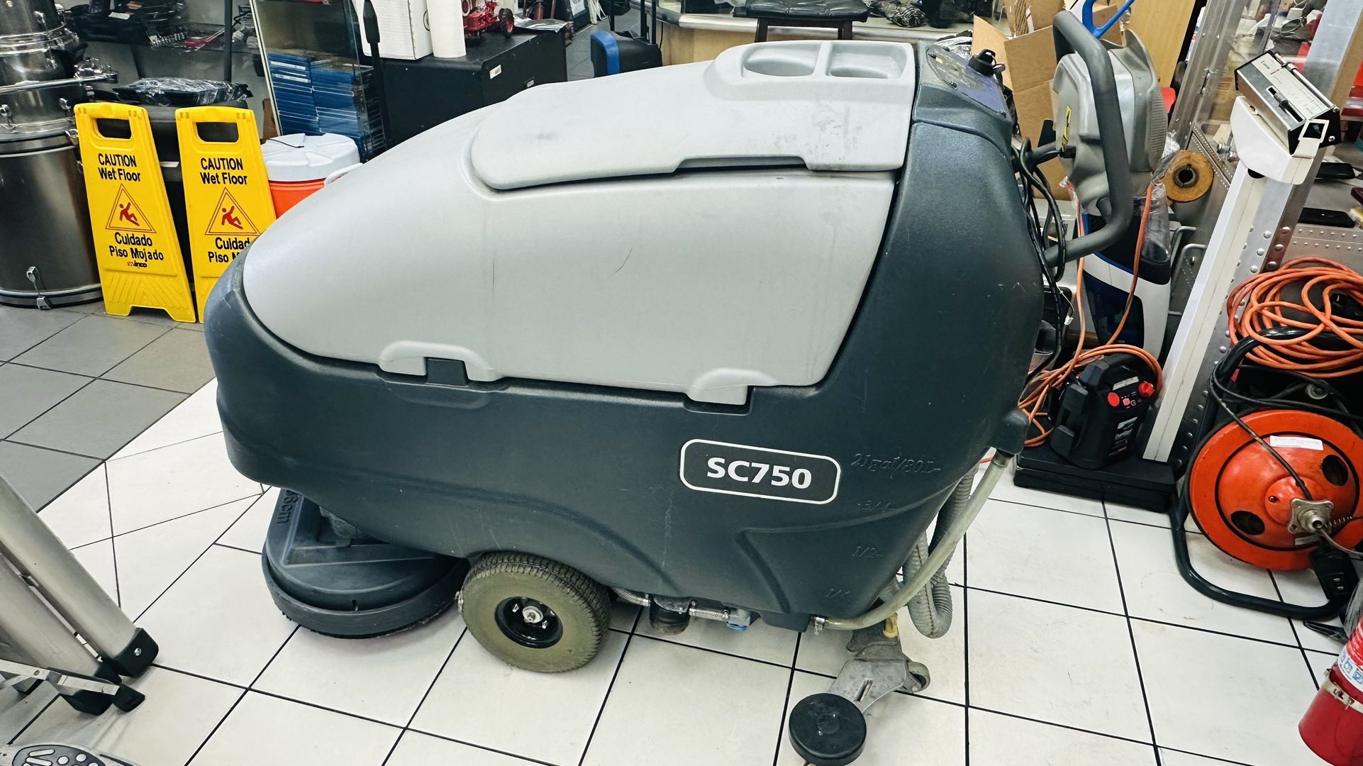 Nilfisk Advance EcoFlex SC750-26D Battery Walk-Behind Commercial Floor Scrubber -only 25 Hours!!!