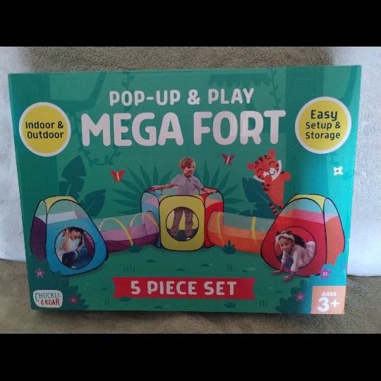 New Pop Up And Play Mega Fort $30 for Sale in Victorville, CA - OfferUp