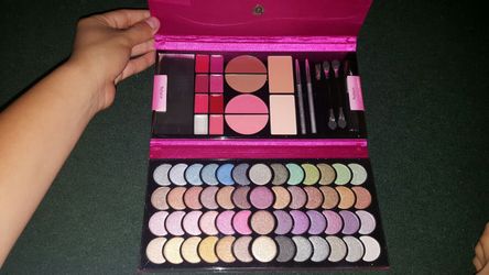 Make up pallet