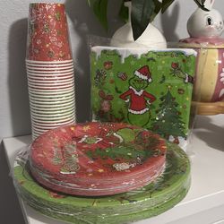 Christmas 120 pcs disposable paper plates, cups & napkins