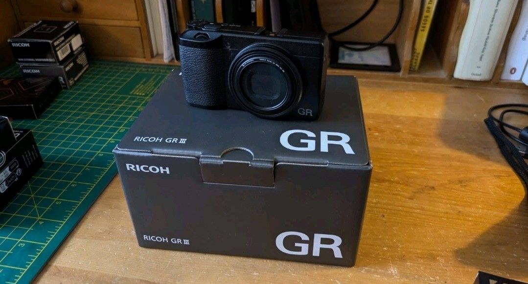 Ricoh GR iii 24mp Compact Camera under 1000 shutter count excellent with extras