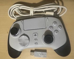Razer Wolverine V2 Pro Wireless Controller for Sony PlayStation 5 - White