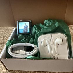 Apple iPod 6th Generation 8gb With New Battery Installed And New Accessories