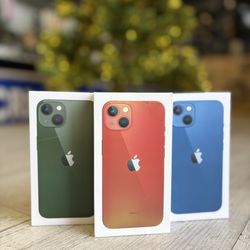 iPhone 13 (Unlocked) (Take It Home In Payment/ llévatelo a casa en pagos)