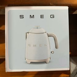 Smeg Mini Tea Kettle Blue