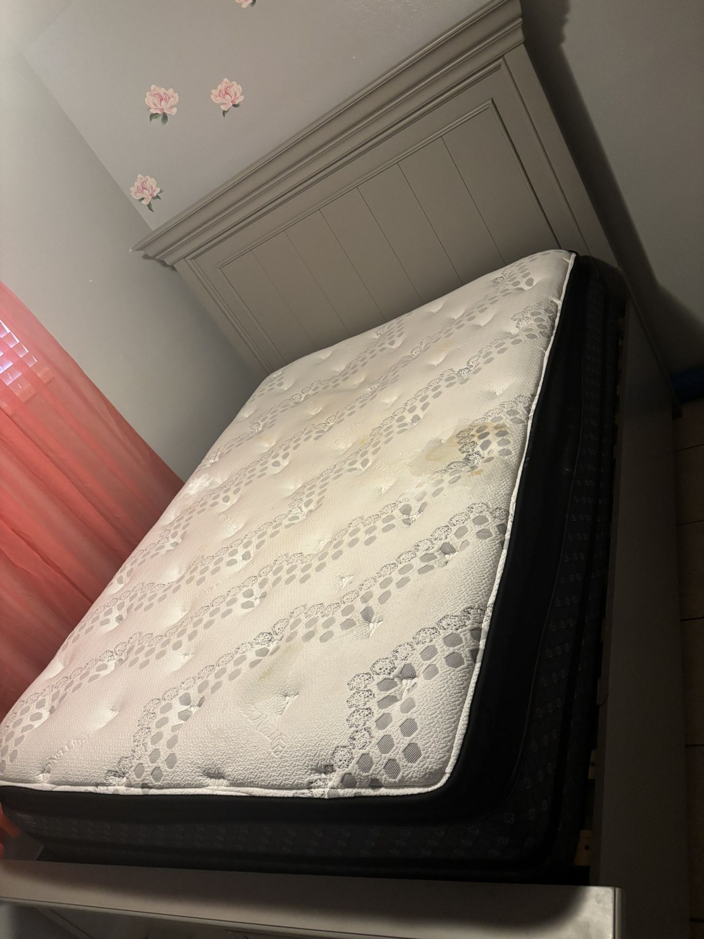 Queen Bed With Frame And Side Dresser
