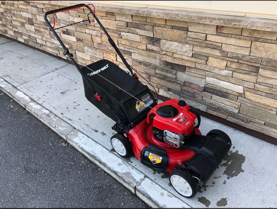 Troy-Bilt TB200 Self-Propelled Lawnmower