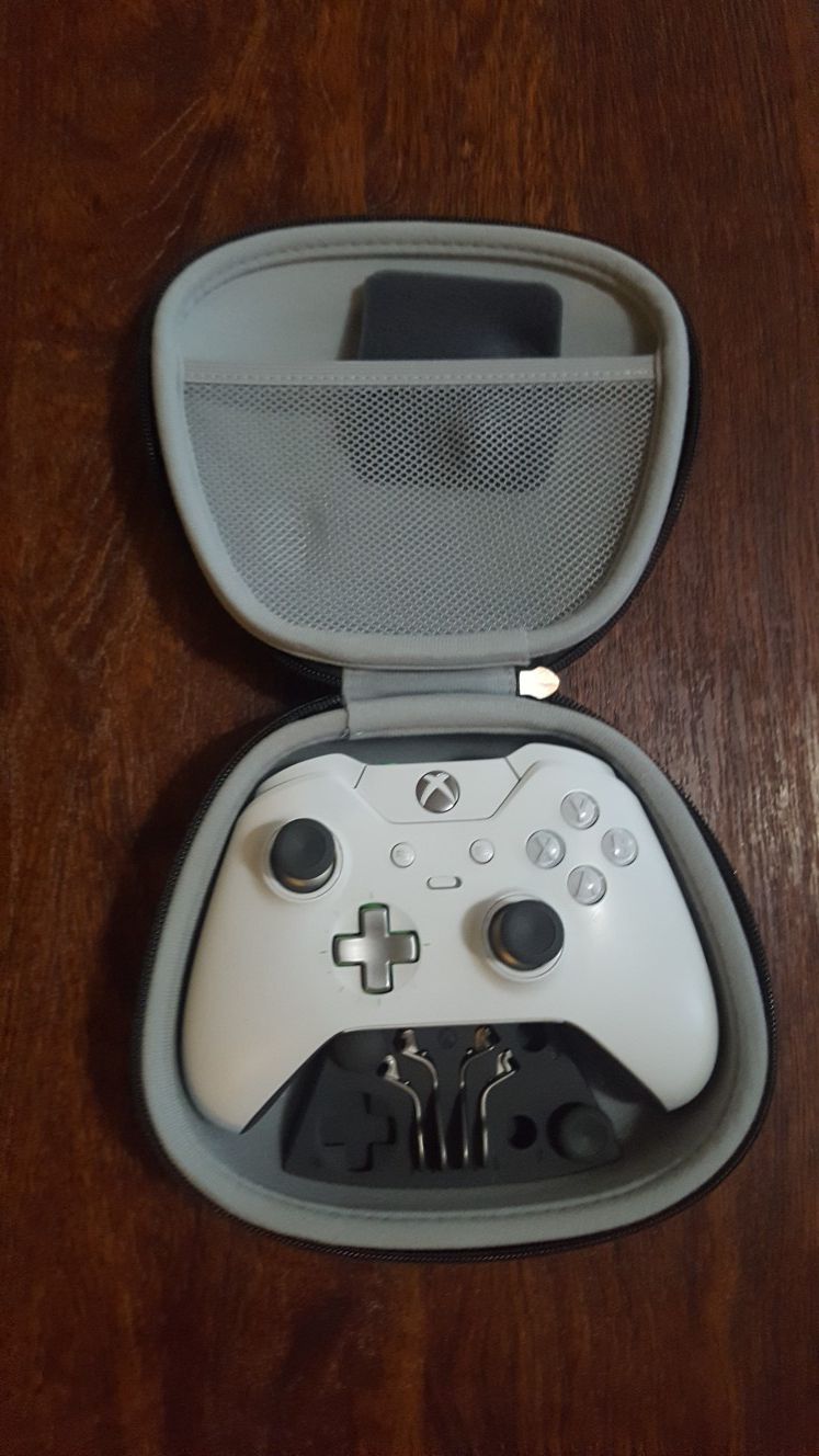 X box controller with case