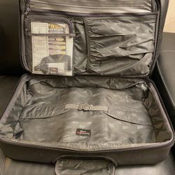 Travelpro 22” Platinum 4se Carry On Suitcase 