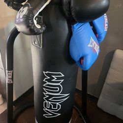 Boxing bag, complete with stand