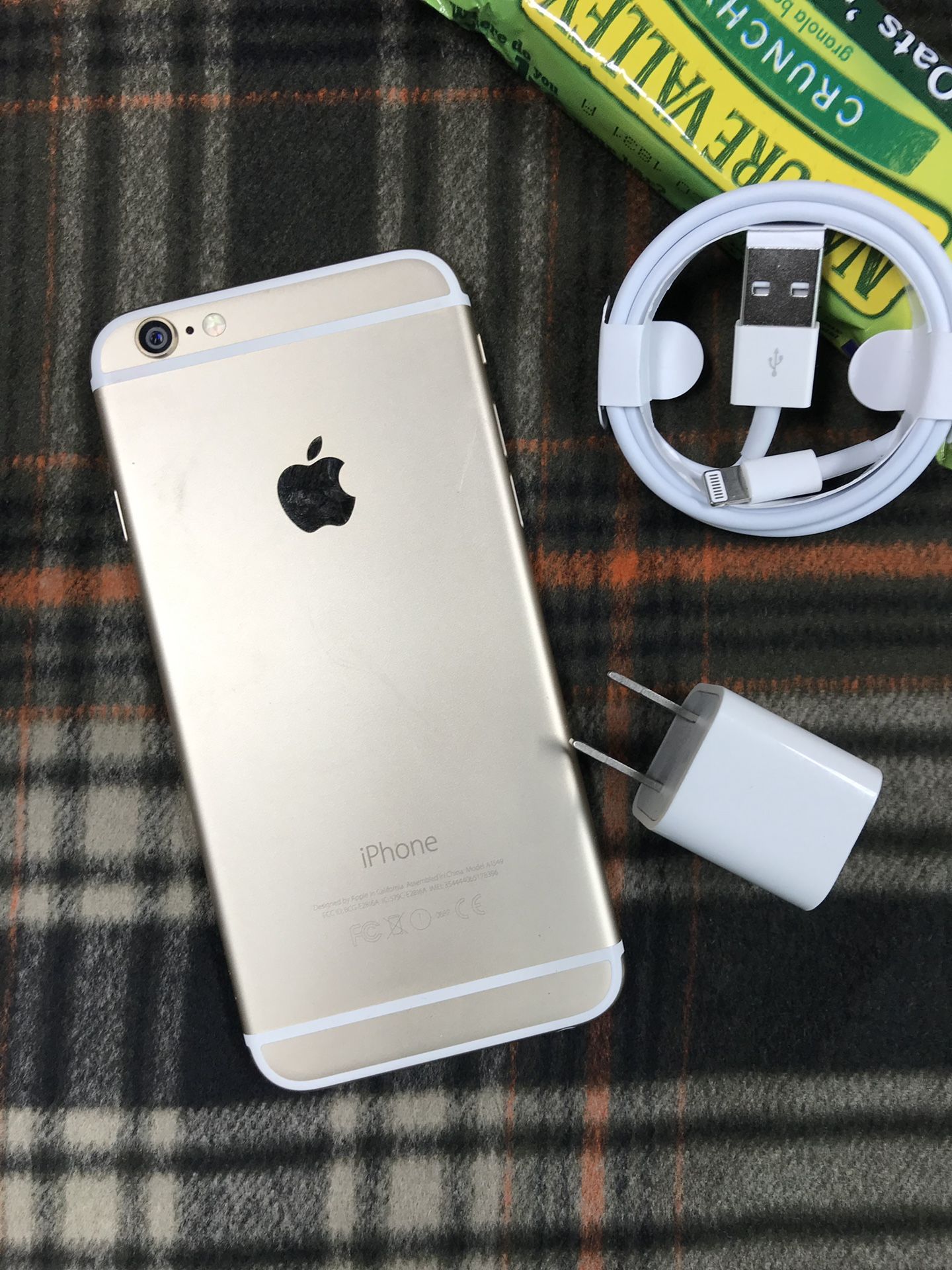 64Gb - Gold - iPhone 6 - Factory Unlocked.