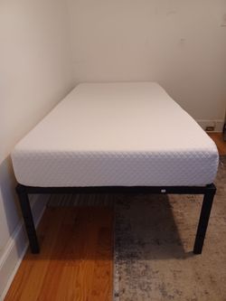 CLEAN Twin Bed