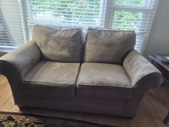 🛋️ 3-Piece + 2-Piece Sofa Set – Excellent Condition – $50