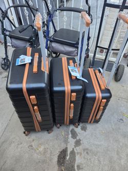 New Black miusse hard case luggage 28" $40 24" $30 20" $20 or $70 for the set!!