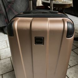 LUGGAGE REACTION 