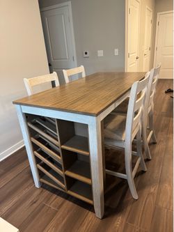 Kitchen table + 4 chairs
