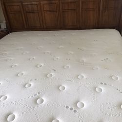 King Size Mattress With Two Box Springs 