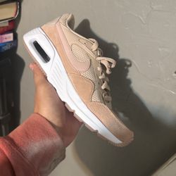 Women’s Air Maxes Size 7.5