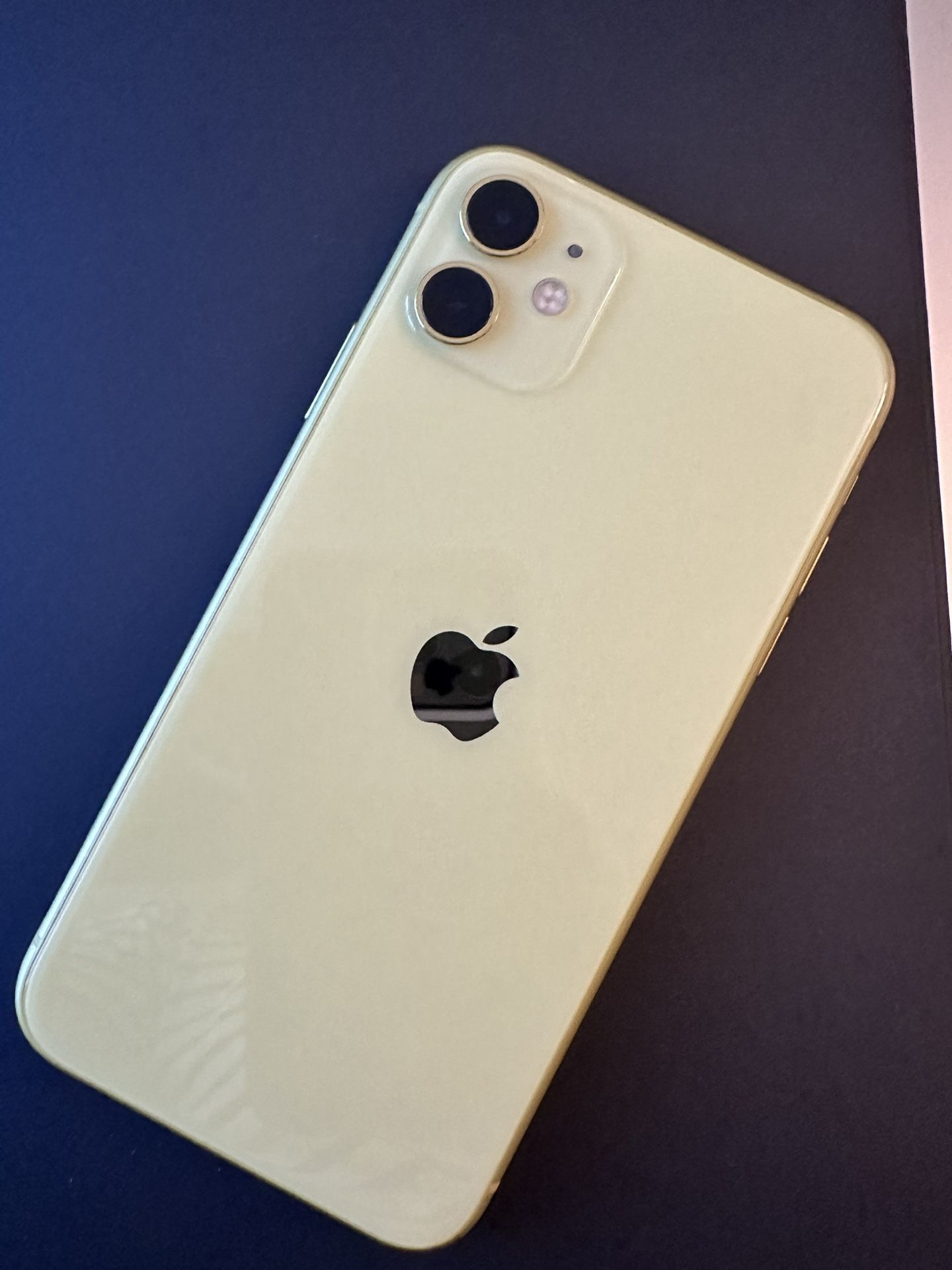 Iphone 11 Yellow 64GB ANY CARRIER YELLOW