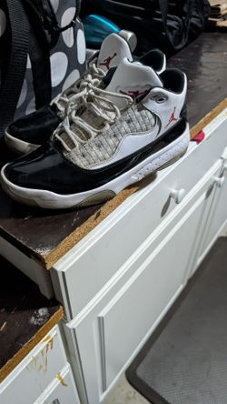 Mens Size 9 Jordan Aura 2