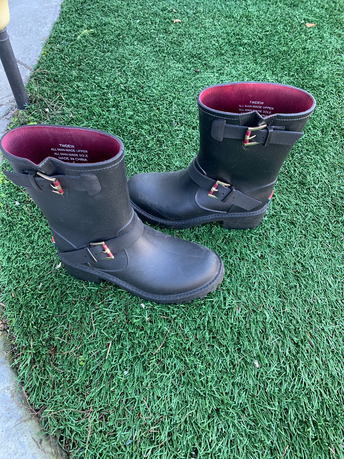Tommy Hilfiger Size 7 Women’s Rain Boots (Wellingtons)