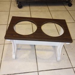 Lifted Stand To Hold Dog Feeding Bowls