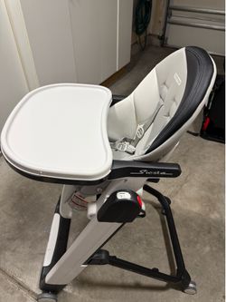 Peg Perego Siesta High Chair White/Black Excellent Condition