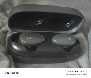 Selling Earbuds That I Don't Use