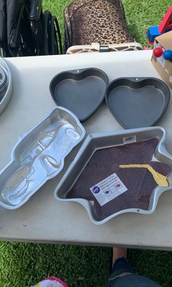 4 cakes molds