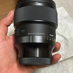 Sigma 85 MM f1.4 New with Box