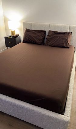 Queen bedframe and mattress