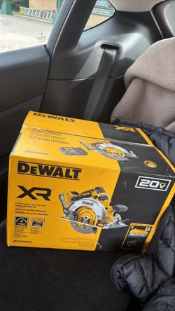 Dewalt 7-1/4 inch brushless cordless circular saw kit (battery and charge included)