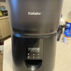 ***AUTOMATIC PET FEEDER***